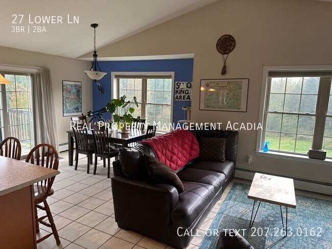 Building Photo - Spacious Country Setting Home with Lots of...