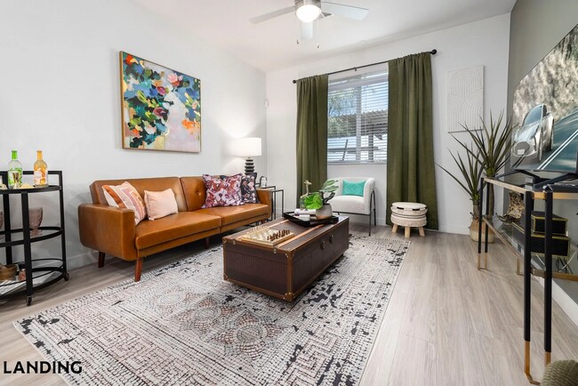 Foto del edificio - 10000 W Missouri Ave