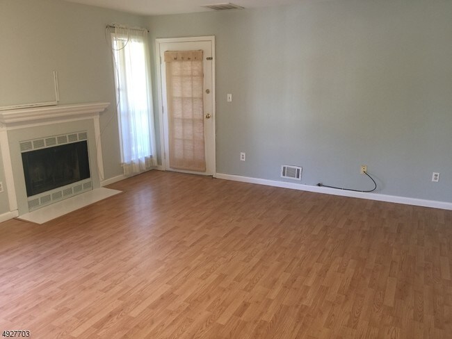 Building Photo - 702 Pinehurst Ct