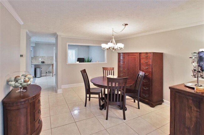 Foto del edificio - 1701 Cedar Chase Ln NE