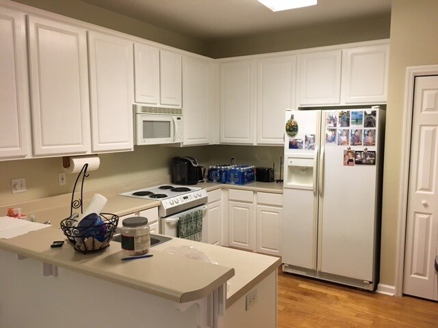 Building Photo - 3814 Pine Walk Dr