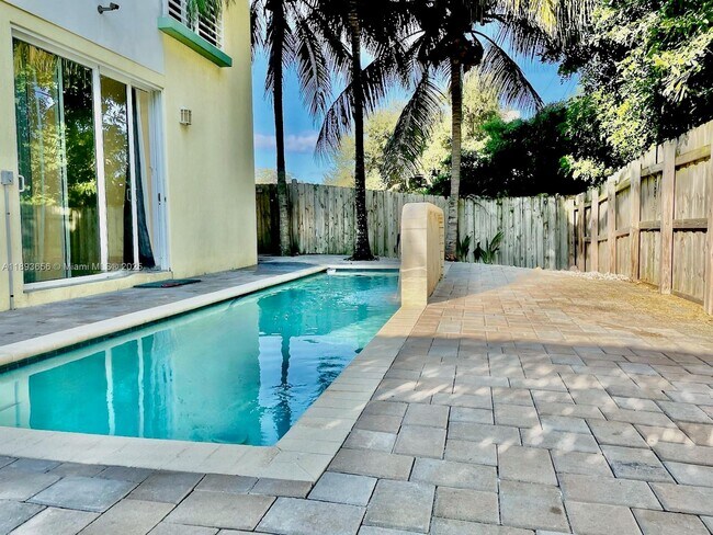 Foto del edificio - 813 SE 18th Ct