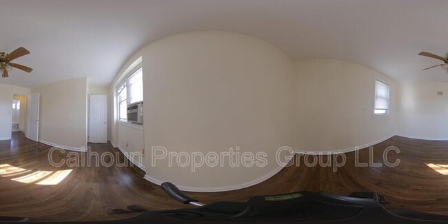 Building Photo - 2850 Iverson St