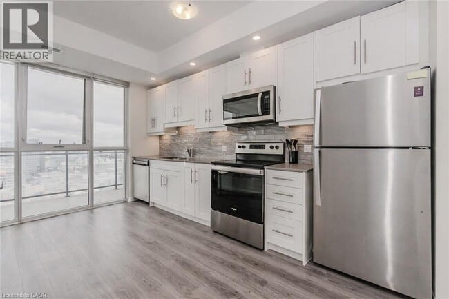 Photo du bâtiment - 60 Charles St W