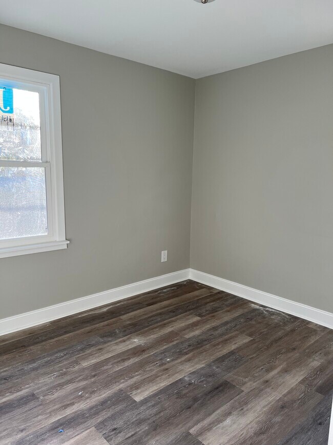 Building Photo - 4617 Langley Ave