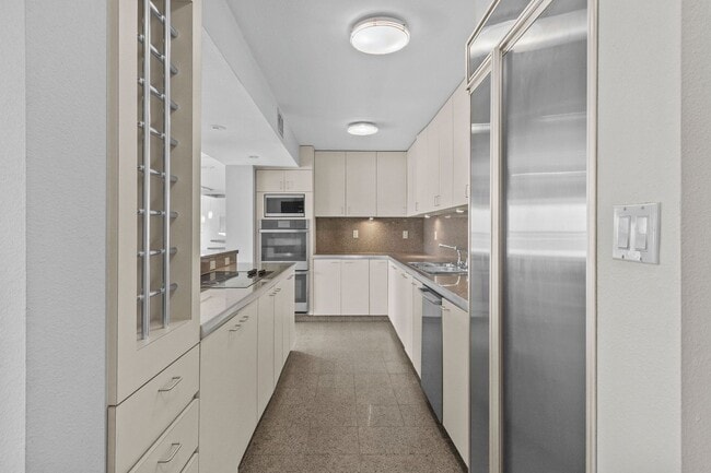 Building Photo - 2401 Bayshore Blvd