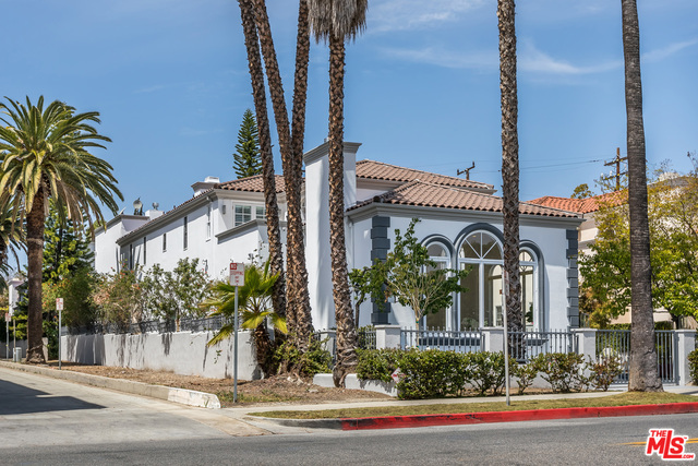 Building Photo - 107 N Doheny Dr