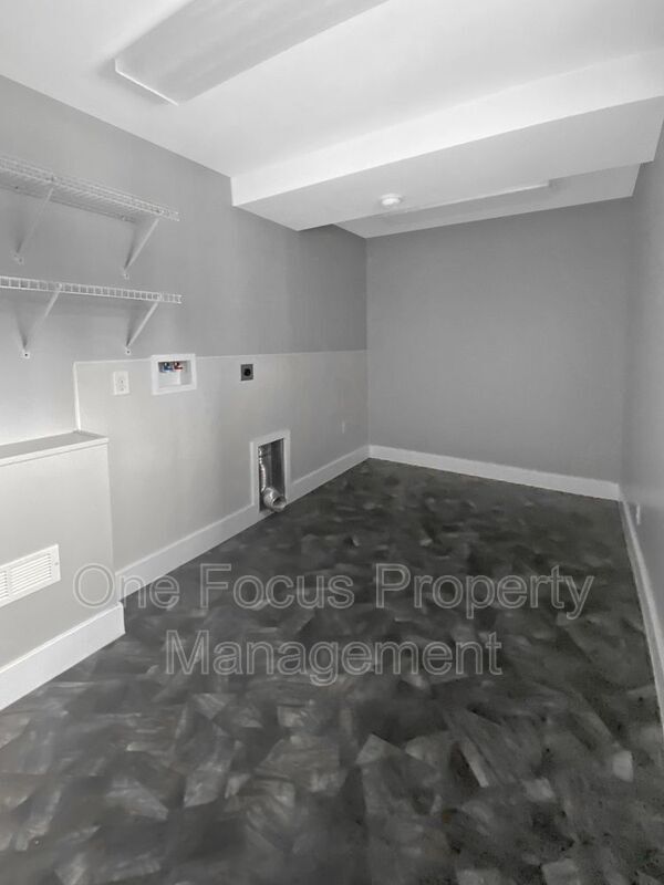 Building Photo - 1307 Broad St