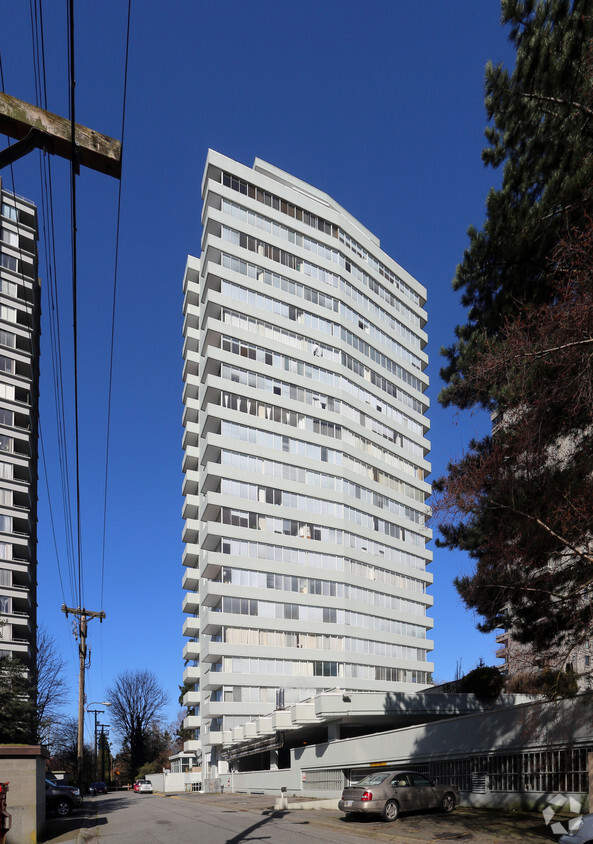 Building Photo - Silhouette Apartments