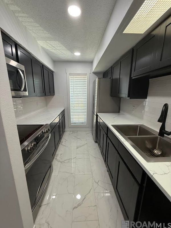 Foto del edificio - 3320 N Arnoult Rd