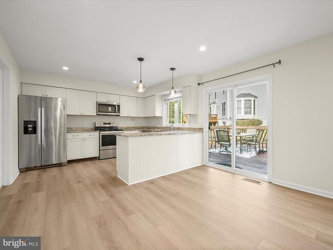 Building Photo - 8806 Admiral Dr