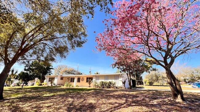 Building Photo - 1516 Dove Dr