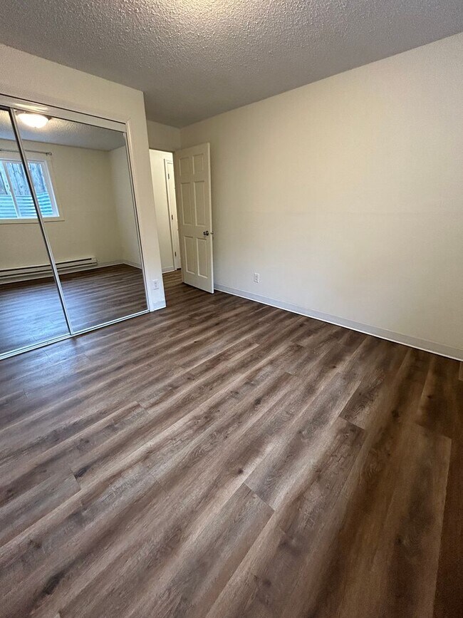 Foto del edificio - 2 Bedroom, 1 Bathroom apartment Available Immediately