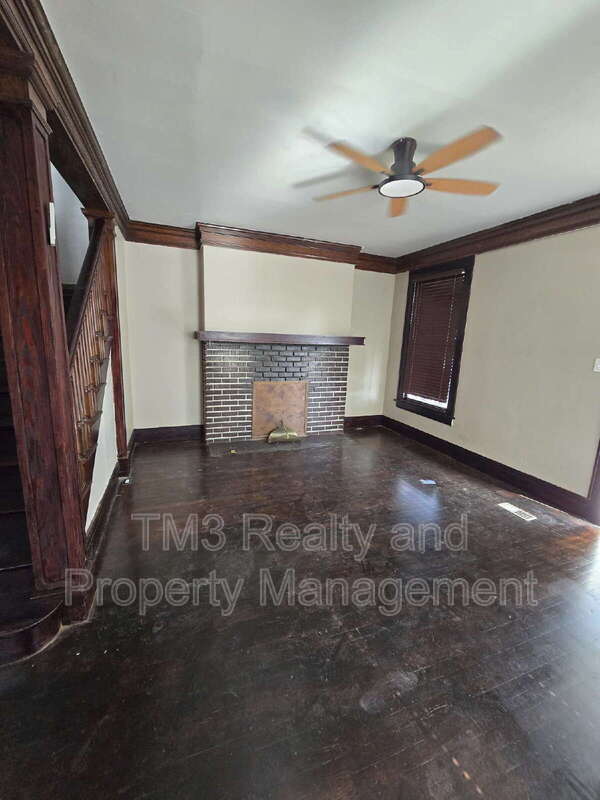 Building Photo - 302 Miami St