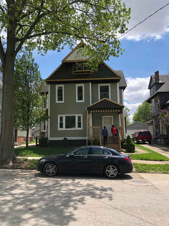 Building Photo - 507 E Mulberry St