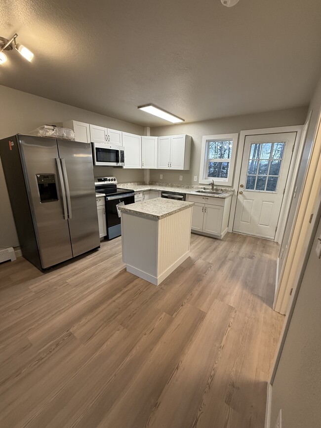 Building Photo - 3431 W Sakai St