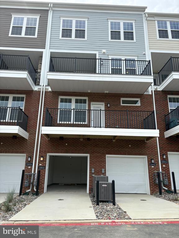 Building Photo - 10840 Cedar Ave