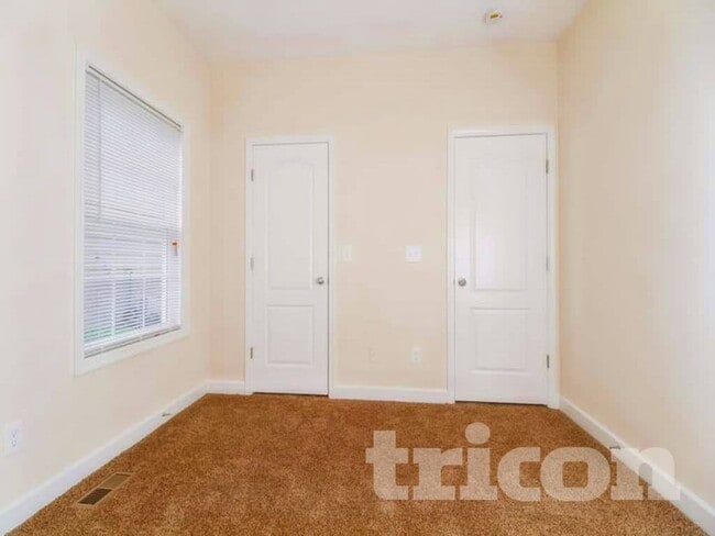 Building Photo - 1015 Golf View Way