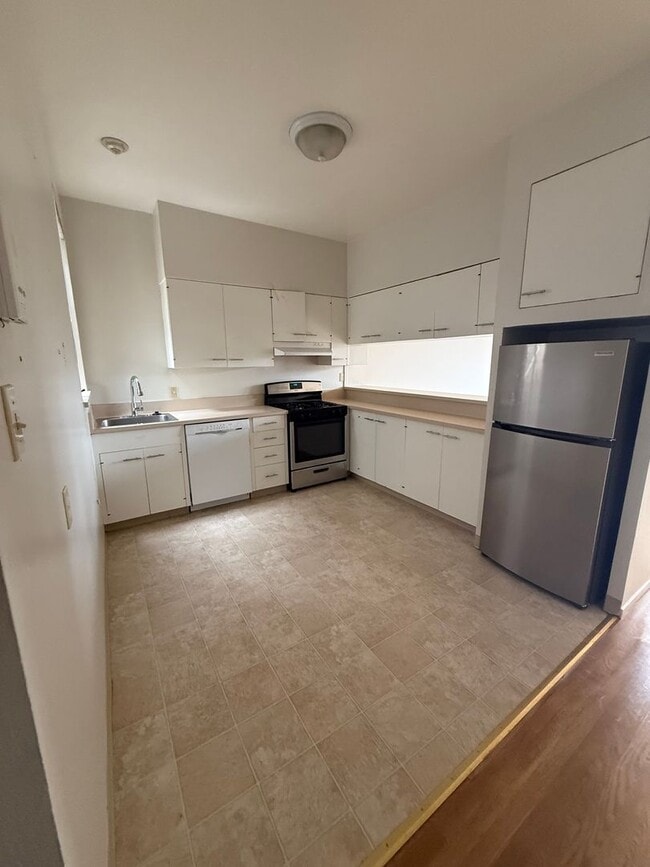 Building Photo - 2649