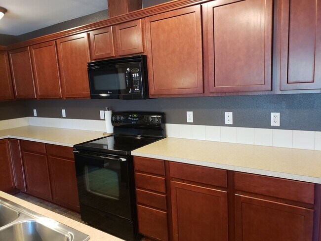 Building Photo - Two Bedroom In Cordata Neighborhood