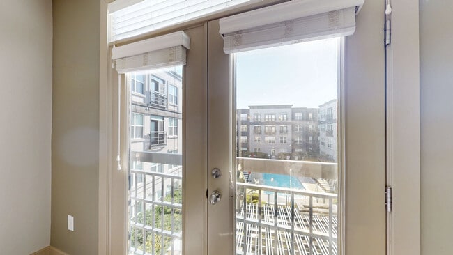 Interior Photo - Domain College Park