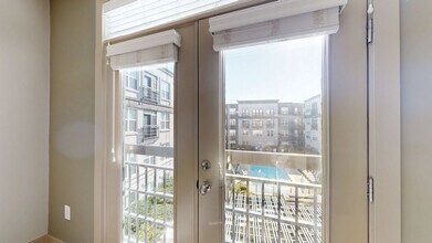 Interior Photo - Domain College Park