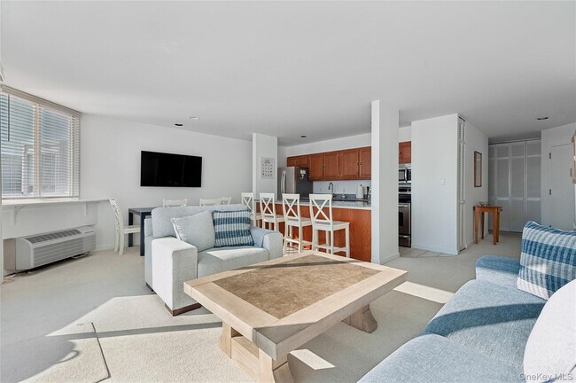 Building Photo - 259 Dune Rd