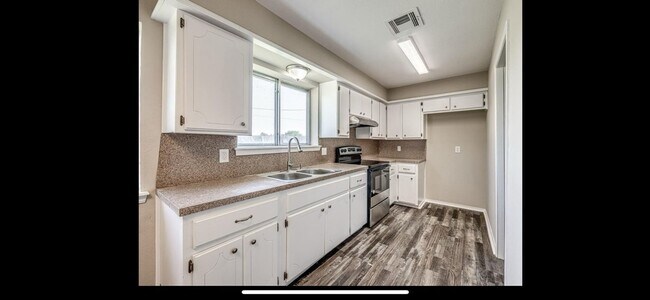 Building Photo - Charming 4BR House in Wynnewood