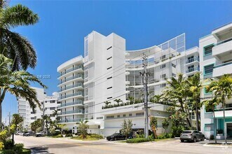 Building Photo - 9821 E Bay Harbor Dr
