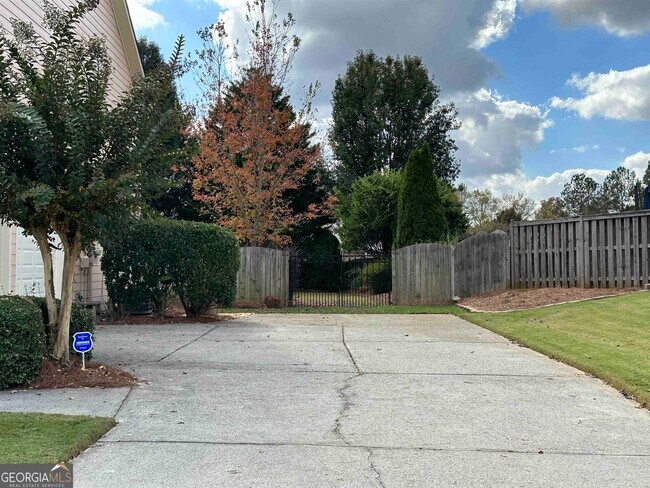 Building Photo - 502 Augusta Dr