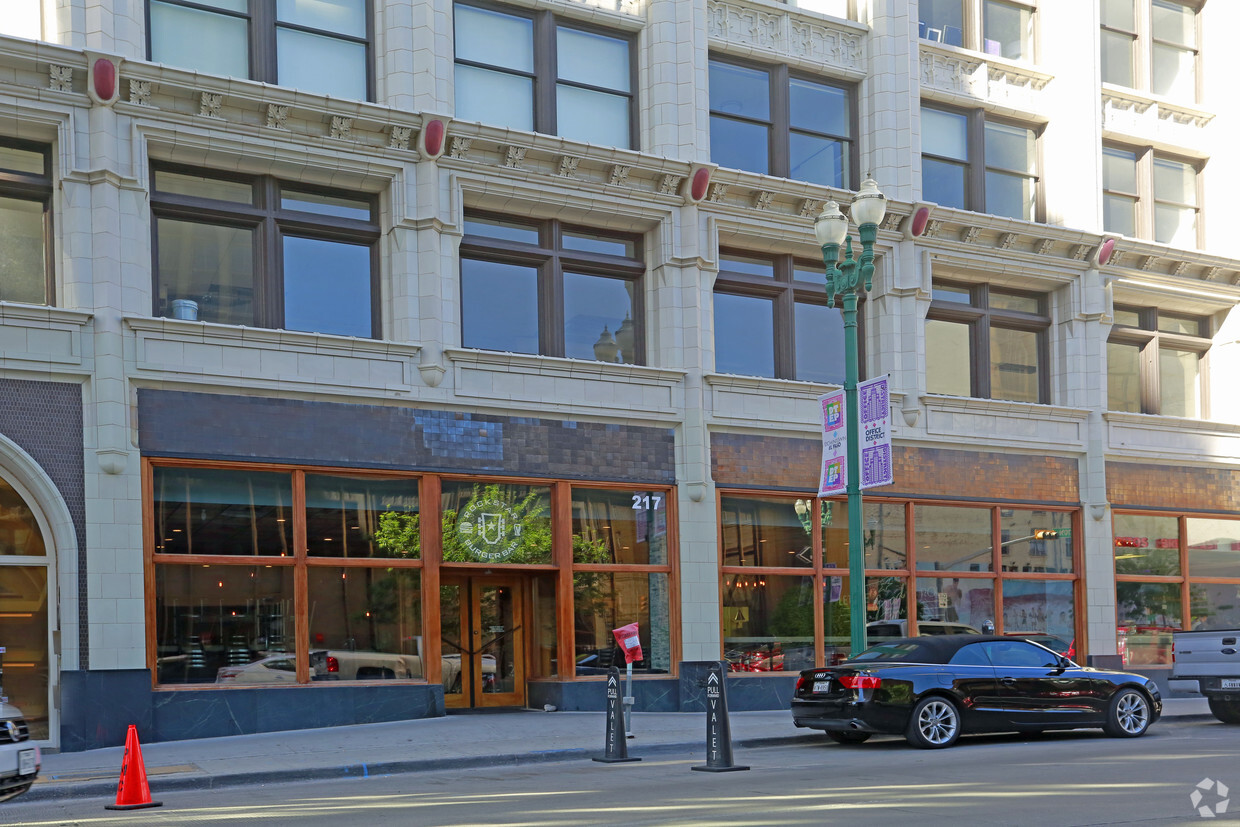 Building Photo - Martin Lofts