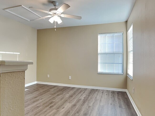Building Photo - 3931 Stornoway Dr