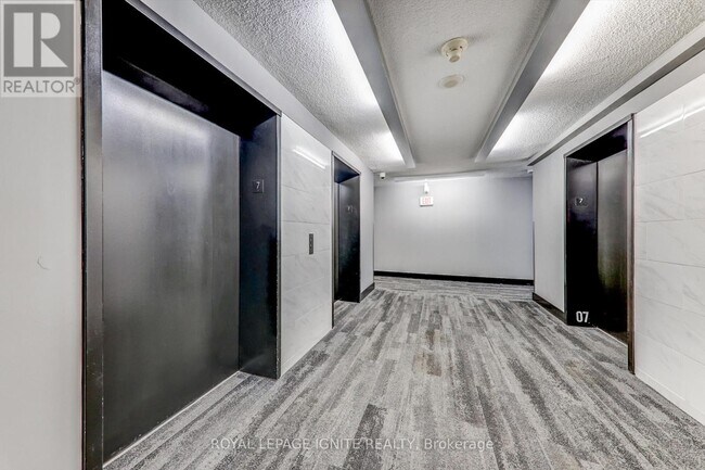 Photo du bâtiment - 38 Joe Shuster Way