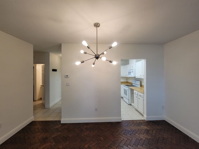 Foto del edificio - Stylish 2 Bed 1 Bath Midtown Apartment
