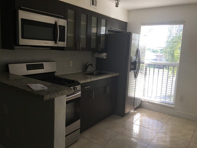 Building Photo - 241 S Royal Poinciana Blvd