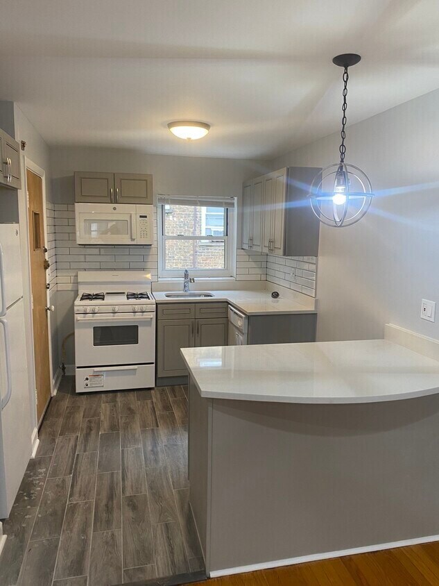 Foto del edificio - 7361 N Ridge Blvd