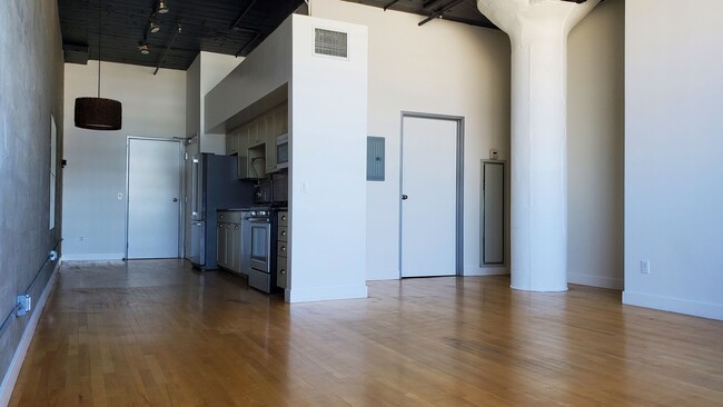 Foto del edificio - Amazing DTLA Loft Available Now!