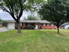 Building Photo - 5408 Greenwood Way