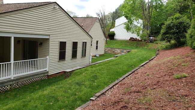 Foto del edificio - 1542 Surry Hill Ct