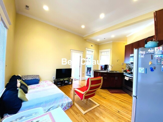 Photo - 156 Magazine St Apartment