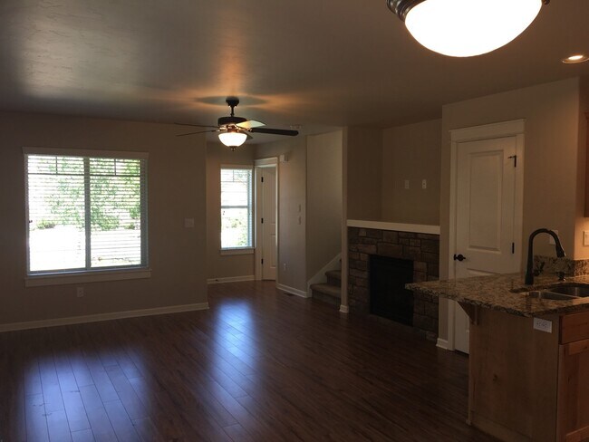 Foto del edificio - 3 Bedroom 2.5 Bath Home in SE Bend
