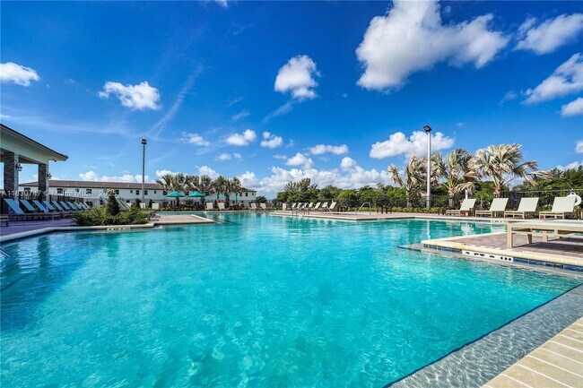 Foto del edificio - 2481 NW 124th St