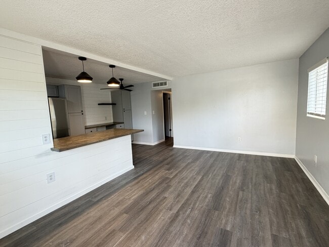 Photo - 320 Lakeview St Townhome