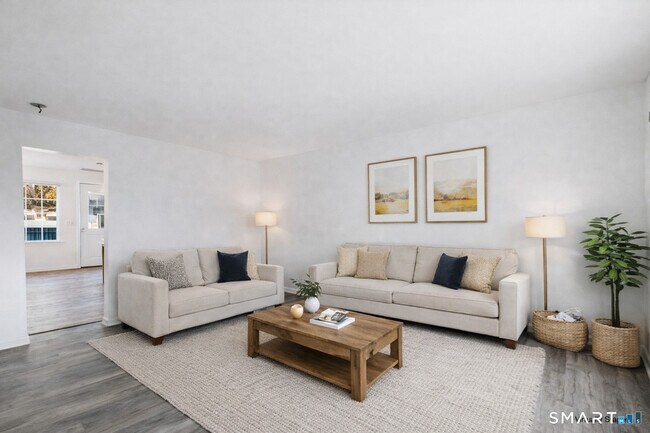 Foto del edificio - 135 Bucks Hl Rd