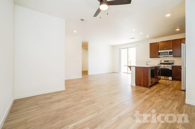 Foto del edificio - 2435 Snowbrush Ct