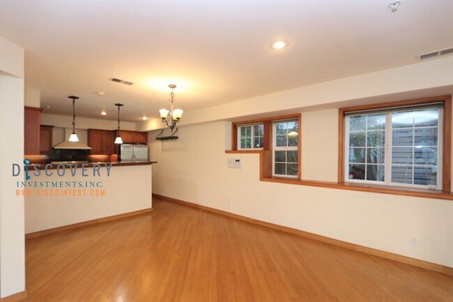 Building Photo - Contemporary Upper Broadway Terrace Four B...
