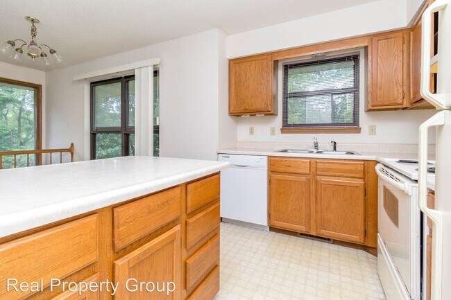 Building Photo - 1600-1602-1602 Handley Pl