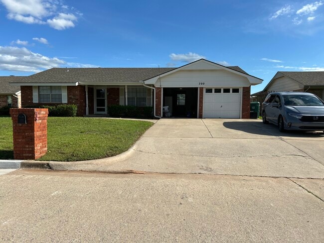 700 Victoria Dr