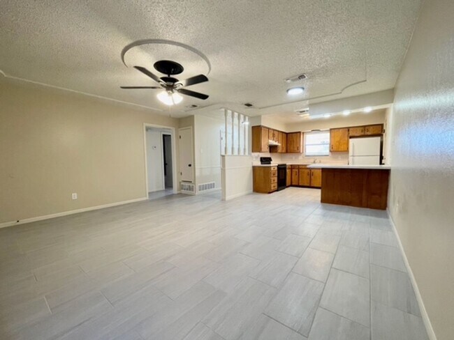 Foto del edificio - Single Family Home featuring 3 Bedrooms, 2 Baths, and 1 Car Garage
