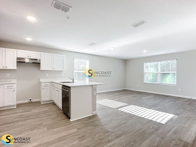 Building Photo - 6511 Breezy Oaks Wy